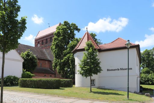 Kirche und Bismarckmuseum Schönhausen